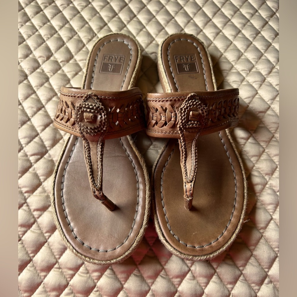 Frye Artisanal Tan Thong Leather Sandal, Size 7